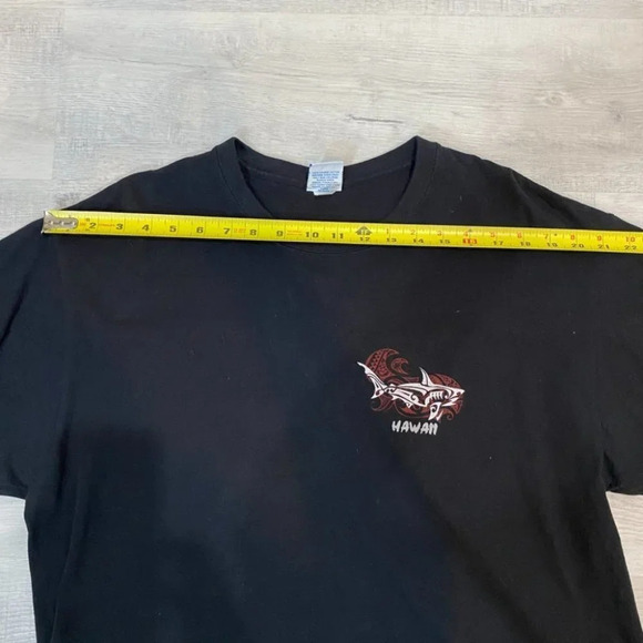 Hawai'i Shirts with Shark Graphic Print Mens Short Sleeve T Size  L - Picture 7 of 14
